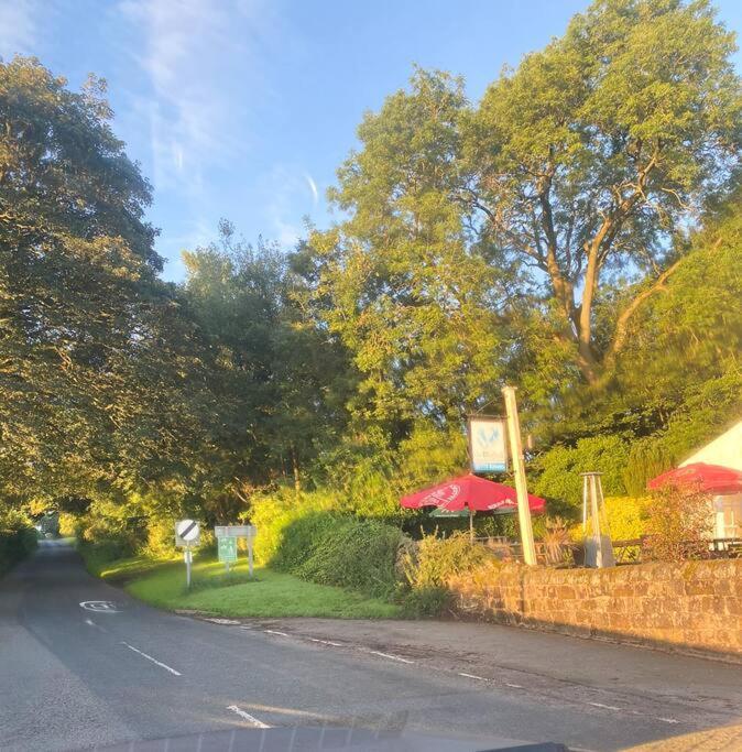 Luxury Detached Peak District Stone Barn - Dog Friendly Βίλα Hazelwood Εξωτερικό φωτογραφία